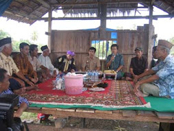 Diskusi dengan kelompok tani