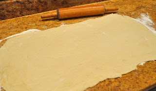 A LA GRAHAM: SUNDAY MORNING CINNAMON ROLLS