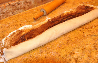 A LA GRAHAM: SUNDAY MORNING CINNAMON ROLLS