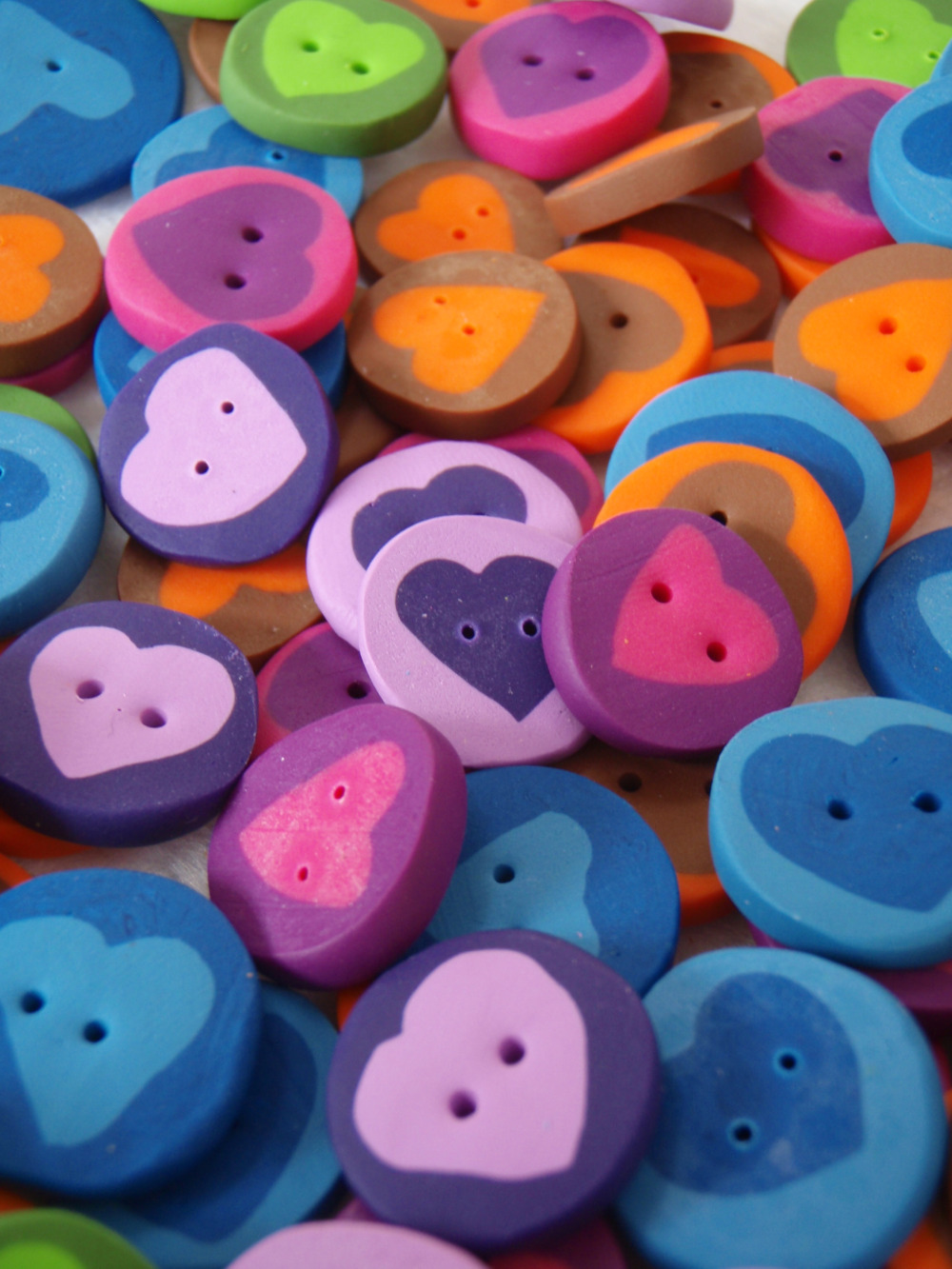 Creative Bumble Bee: Heart Buttons