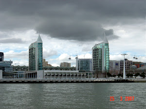 As Torres da Expo e o Teleférico num dia cinzento