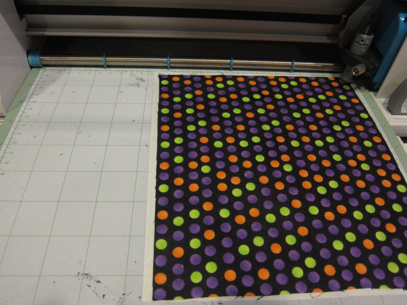 gOt cHiKiN? Cutting fabric with Cricut