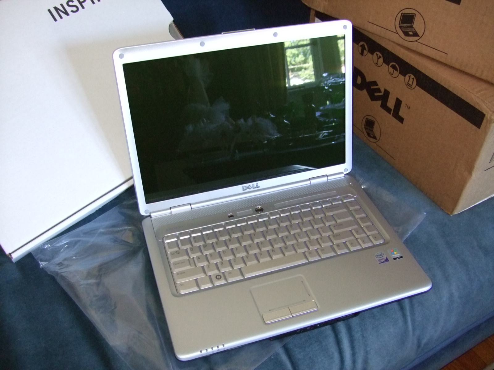 Platinum Laptops Reviews, Photos, Information Dell Inspiron 1525 Black