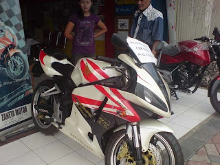 Modifikasi%20fairing%20Honda%20CBR%20150%20R.jpg