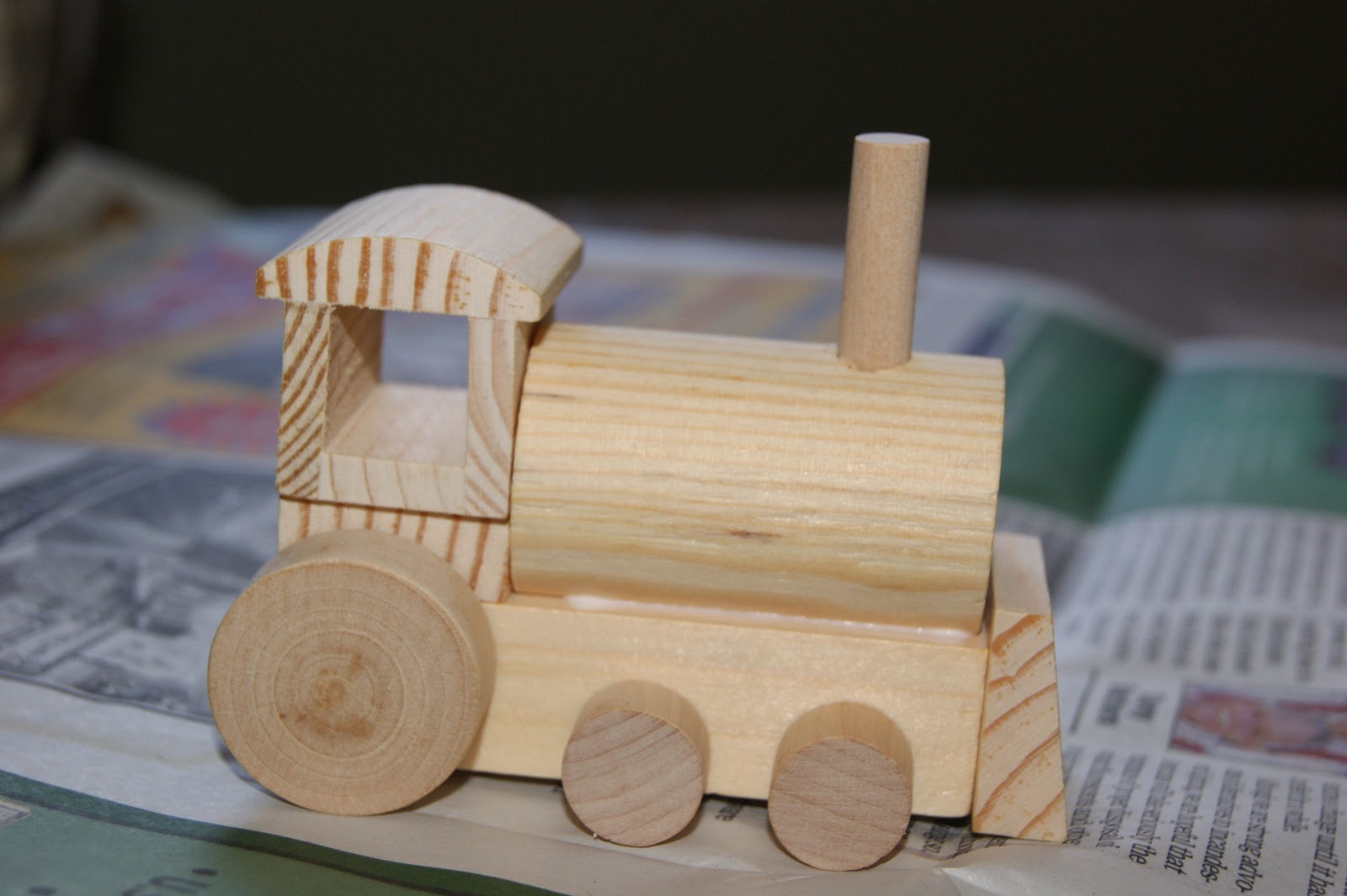 Raising Leafs: Make It Monday: Wooden Train