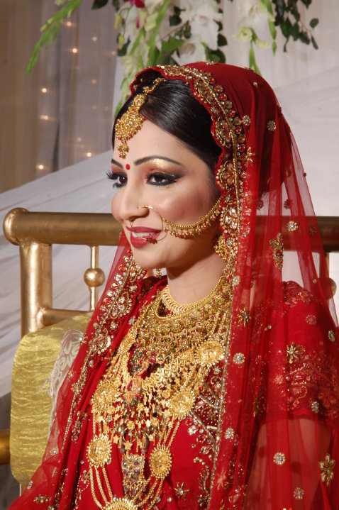 dEsI wEdDiNgZz: Bangladeshi Bride In RED