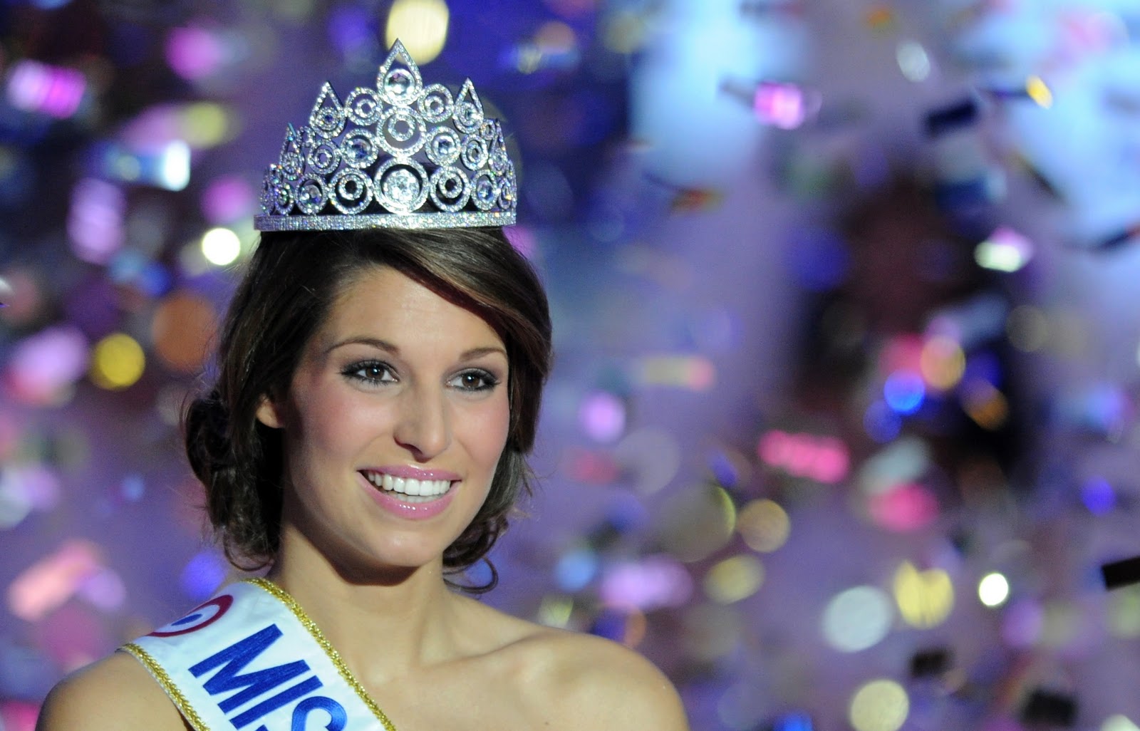 Life Stars Laury Thilleman Miss France 2011
