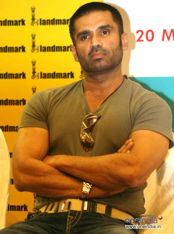 sunil shetty cargo pants