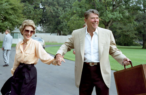 [Nancy+Reagan+on+the+White+House+Lawn+Women+Management+New+York+City+Blog.jpg]