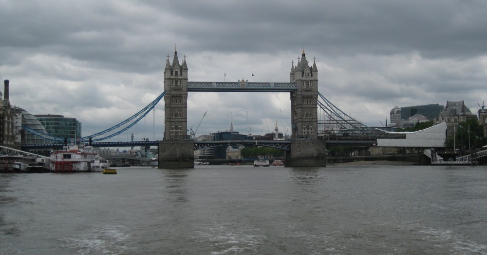 Tower Bridge vom Boot aus gesehen