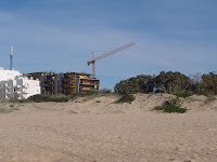 Avanço da construção sobre a praia do Forte Novo (Quarteira)
