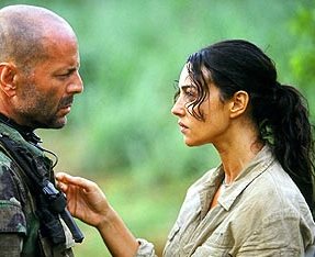 Willis and Bellucci in Tears of the Sun