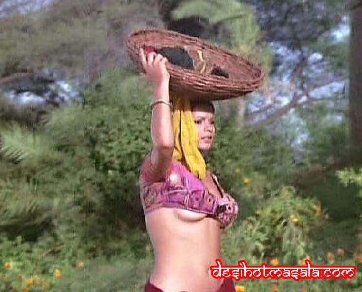 11 Most Hot And Sexy Zeenat Aman Pictures  My Smile Pk-8937