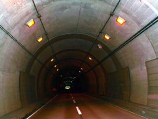 [Shin-Hinazuru+Tunnel.jpg]