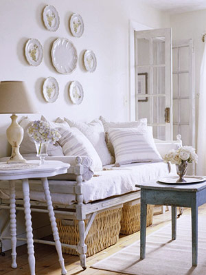 Beautiful Nest: Iced coffee and paint in the living room