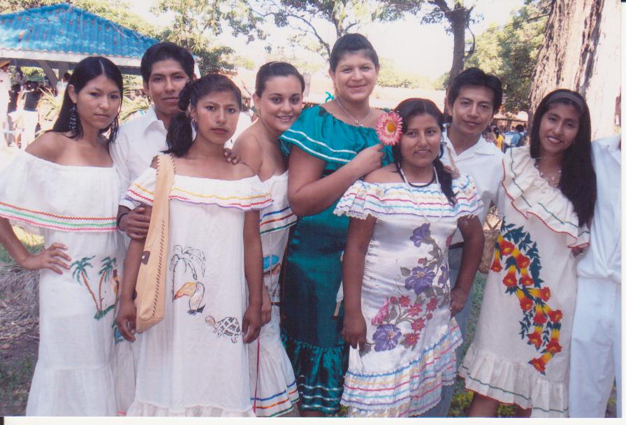 Caminando rumbo al éxito Traje tipico de Santa Cruz _ Bolivia Caminando rumbo al éxito Traje tipico de Santa Cruz _ Bolivia