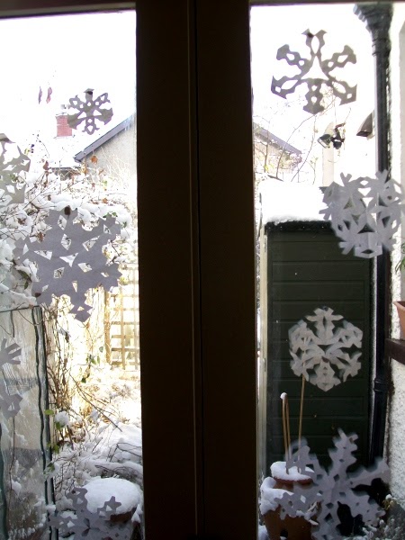 Judy Adamson's Art & Design Blog: How to make paper snowflakes!