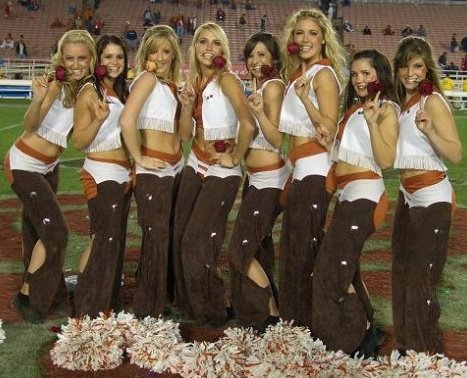 [cheerleaders-university-texas-pom-squad.jpg]