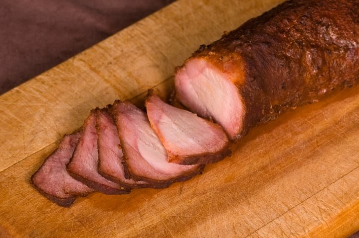 Свинина копченая в коптильне. Мясные изделия горячего копчения. Свиной окорок горячего копчения. Копчение мяса. Копченое мясо.