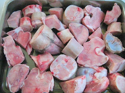 Wie man Fond kocht. Rezepte für Geflügelfond, Lammfond, Rinderfond, Kalbsfond | Arthurs Tochter kocht von Astrid Paul. Der Blog für Food, Wine, Travel & Love Wie man Fond kocht. Rezepte für Geflügelfond, Lammfond, Rinderfond, Kalbsfond | Arthurs Tochter kocht von Astrid Paul. Der Blog für Food, Wine, Travel & Love