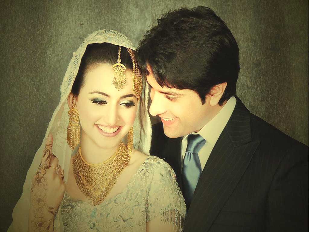 http://4.bp.blogspot.com/_ulG592cOvXs/TEyUO20etAI/AAAAAAAAAVM/o0iDg8B8cgo/s1600/pakistani-couple-bride-dulha-dulhan-groom-wallpaper-08.jpg