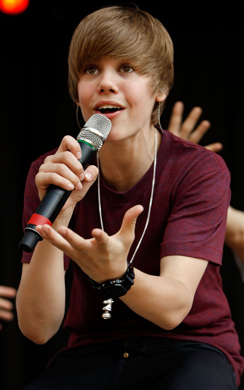 Justin Bieber Smiling Cute. Teen singing sensation Justin