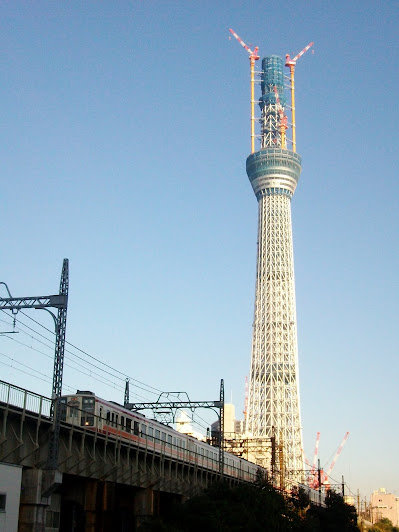 枕橋から見た建設中(497m)の東京スカイツリーのズーム