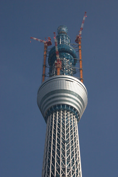 業平橋から見た建設中(529m)の東京スカイツリーズーム
