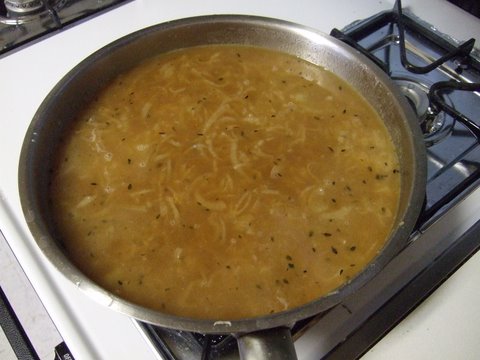 [Onion+soup+in+pan.JPG]