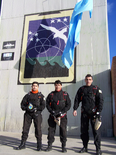 Paracaidistas del CIFA (Centro de Adiestramiento de la Fuerza Aeronaval N° 2)