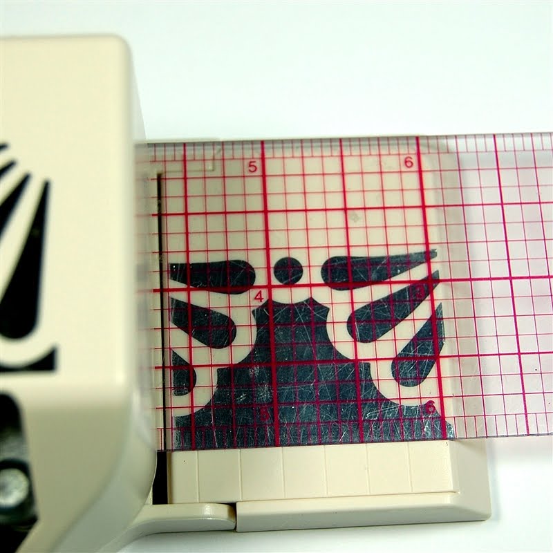 Capadia Designs: Punching a perfect border