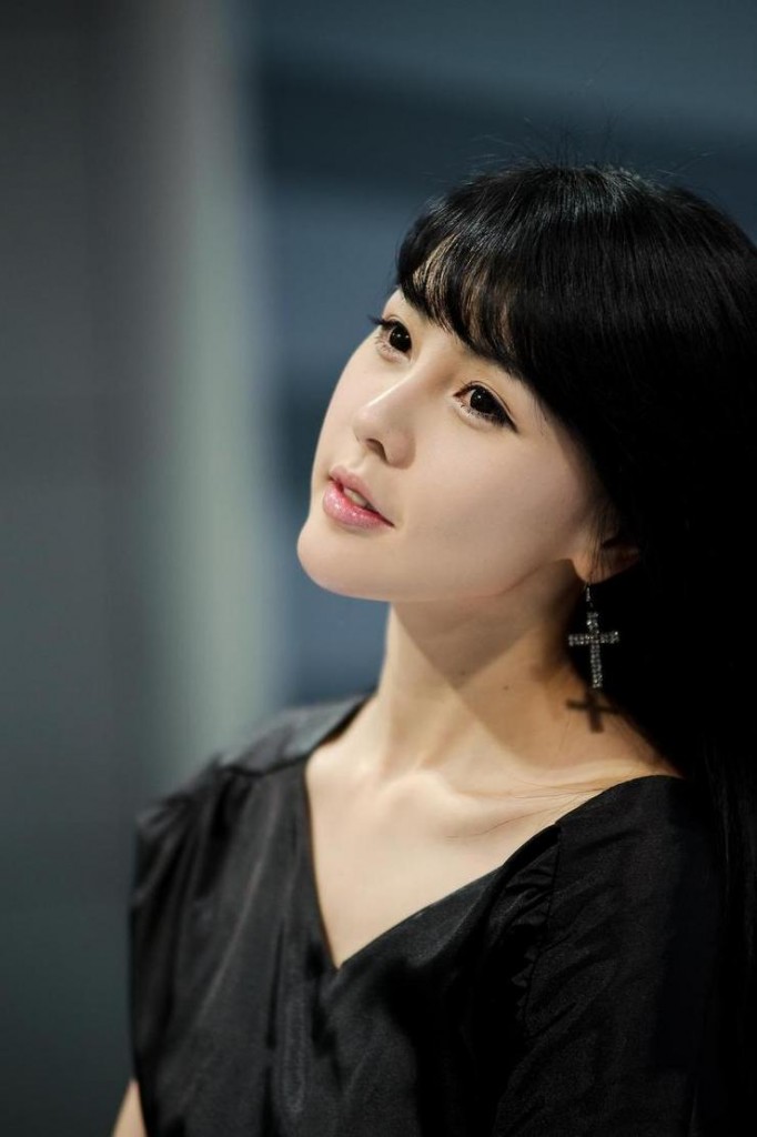 CELEBRITY PROFILE PICTURES: Korea Model Lee Ji Woo