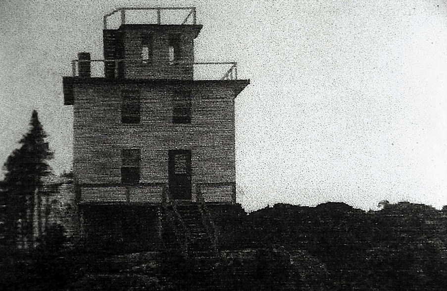 LEONARD J. LOS HOLYOKE HISTORY The Eyrie House 18611901