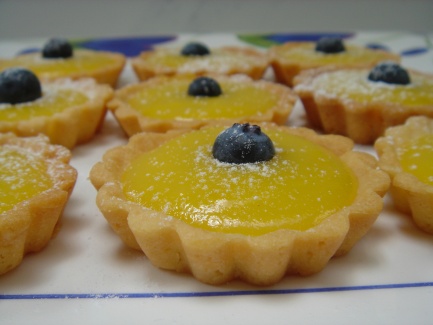 [lemon+curd+&+blueberry+tartlets+2.jpg]