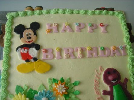 [2D+Mickey+Barney+Pandan+Cake+4.jpg]