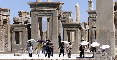 [Persepolis_tourists.jpg]