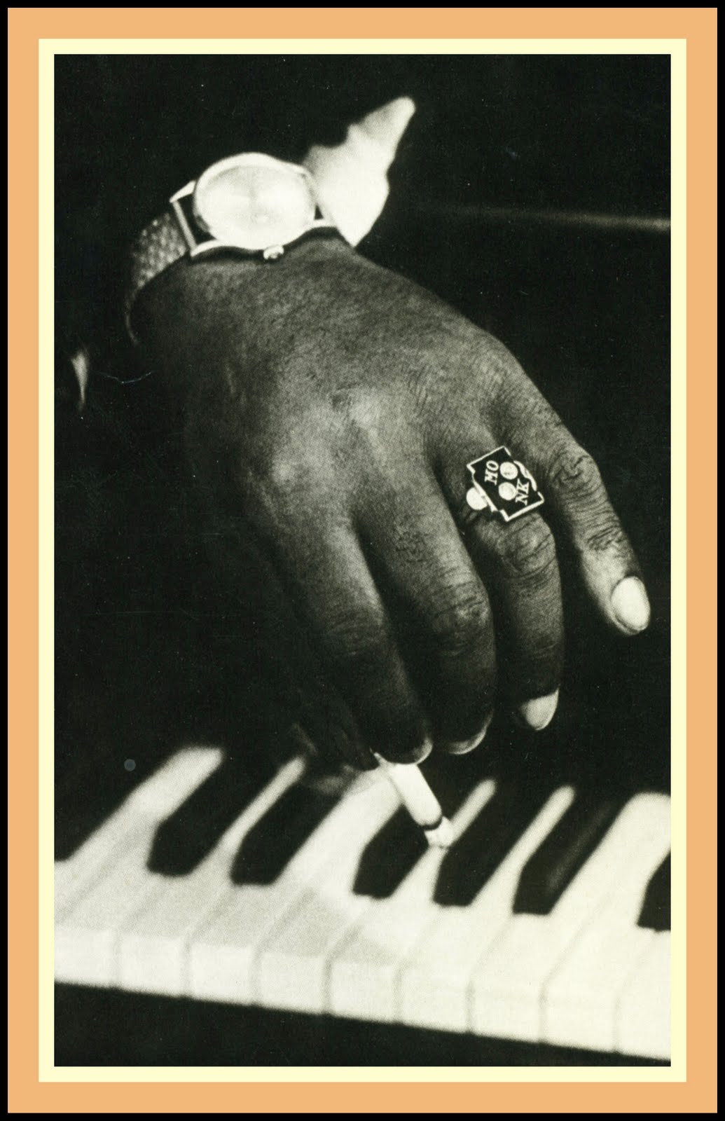 [Monk+-+hand+with+ring021.jpg]