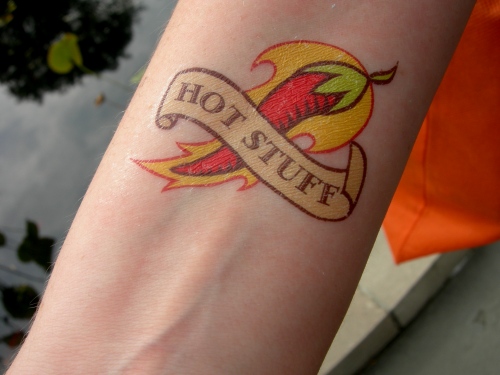 tatuagem de pimenta no pulso