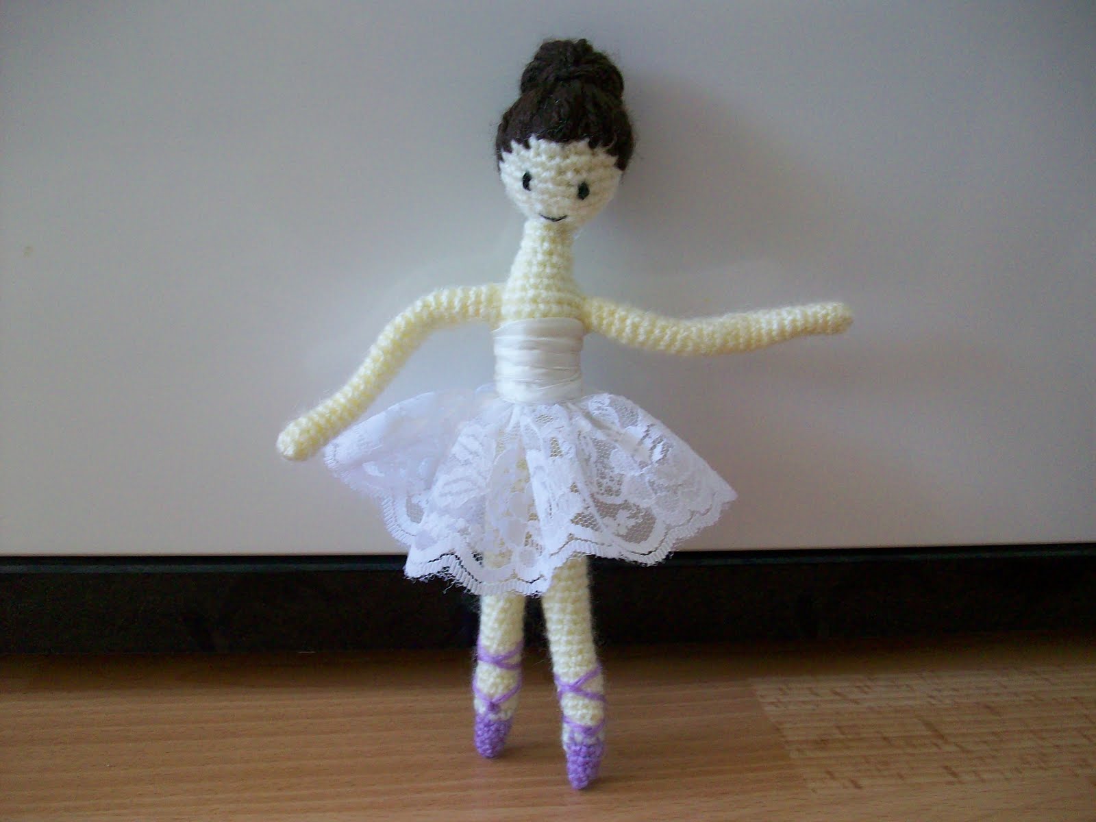 Evinnesesi bir çekiliş bir amigurumi ballerin bebek )