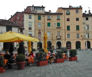 [lucca.gif]