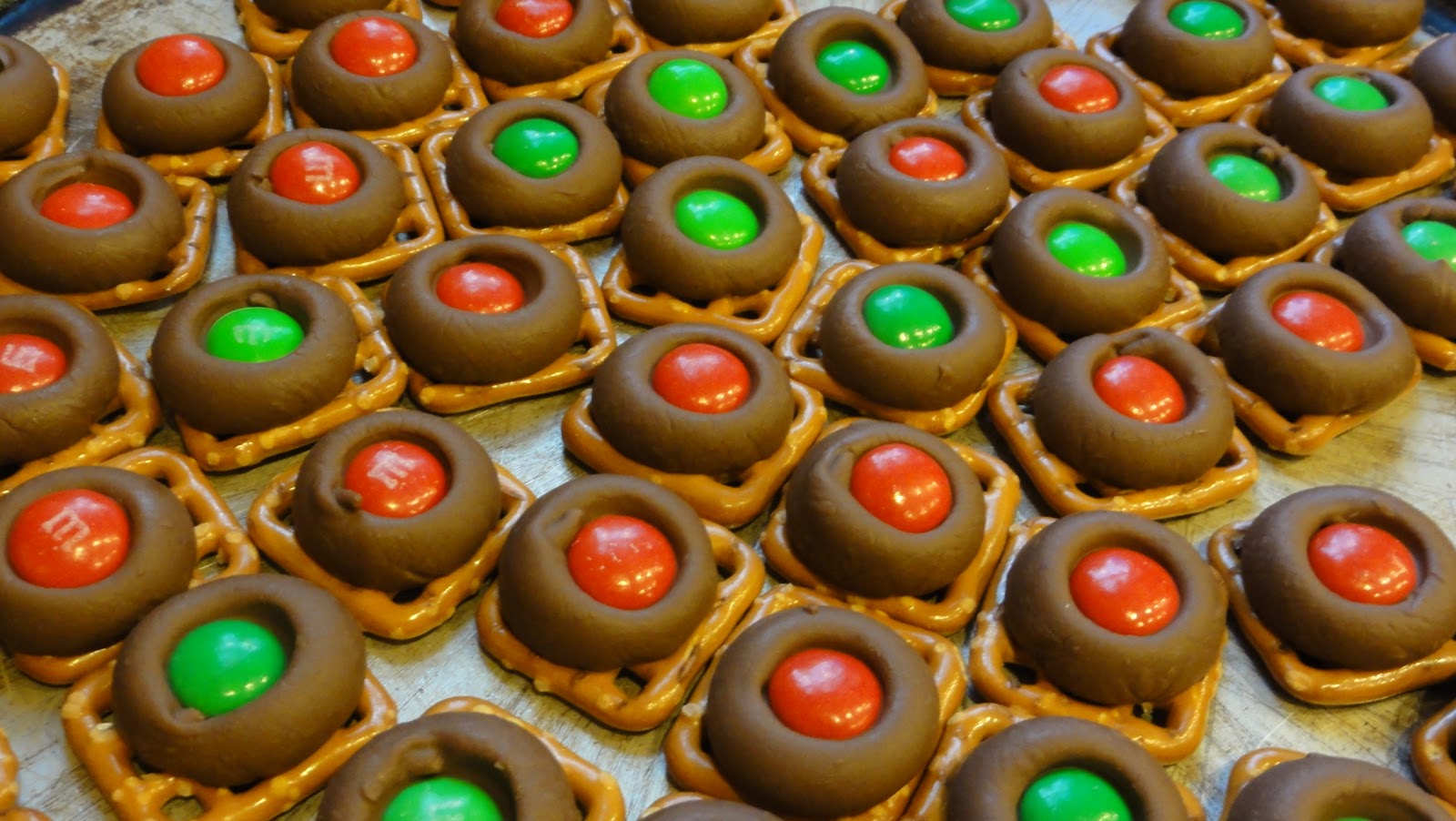 Holidays at the Harris Home Easy Pretzel Kisses