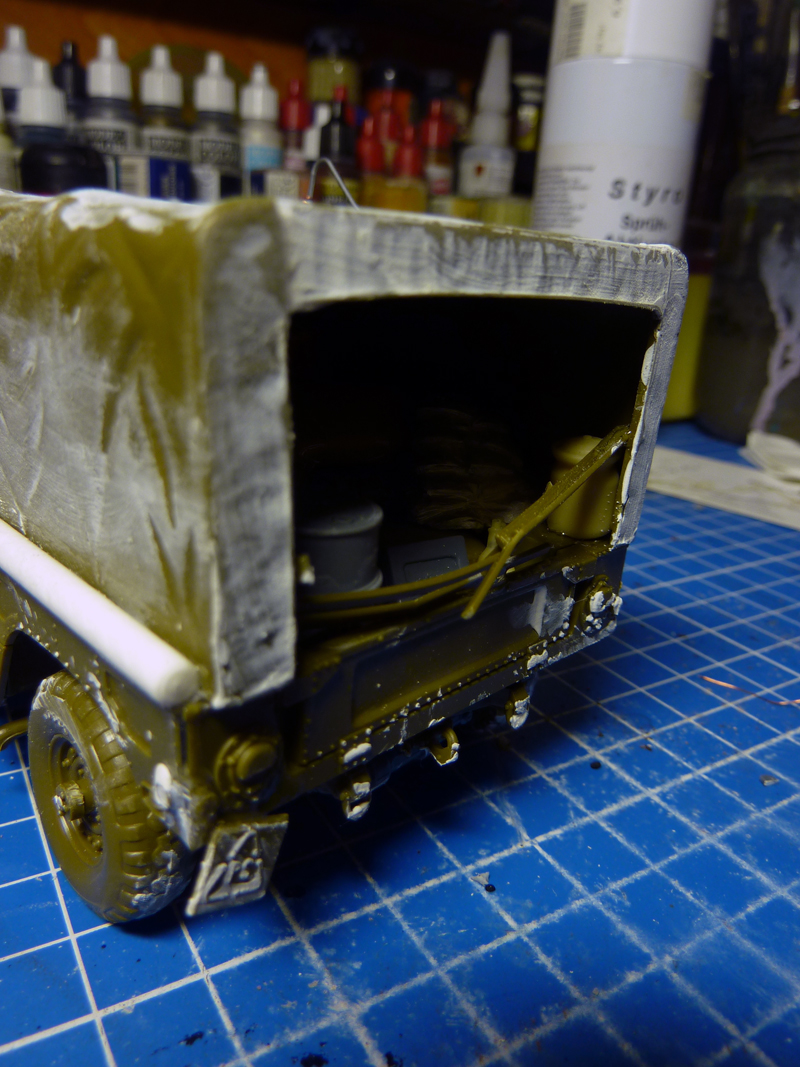 How to use filler putties to cover scale model gaps