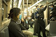 [180px-Swine_Flu_Masked_Train_Passengers_in_Mexico_City.jpe]