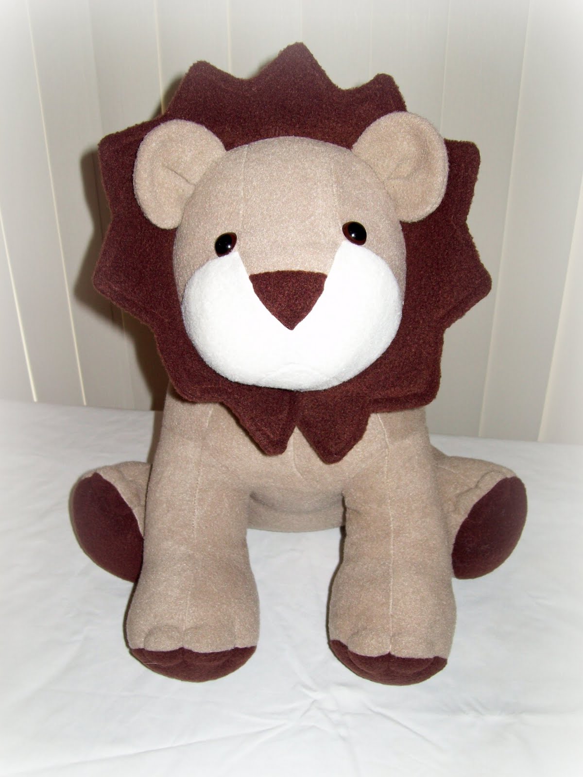 cometgirl-sews-larry-lion