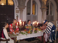 scena di una cena di nobili medioevale