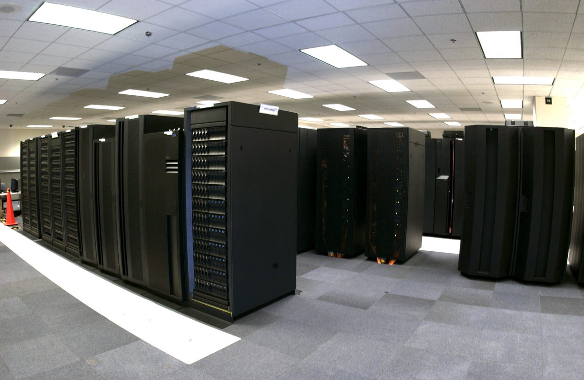 supercomputer-banks-noaa21.jpg