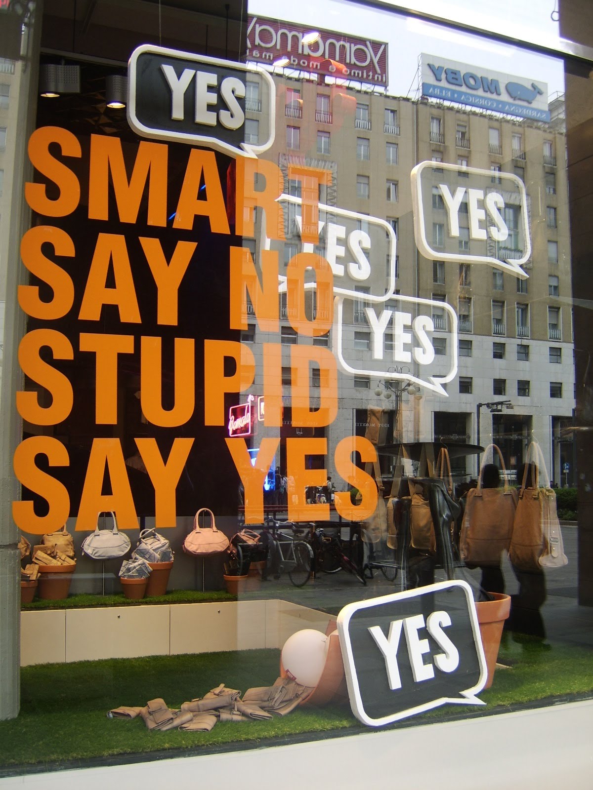 STILISSIMO: MILAN WINDOW DISPLAY- SPRING SUMMER 2010