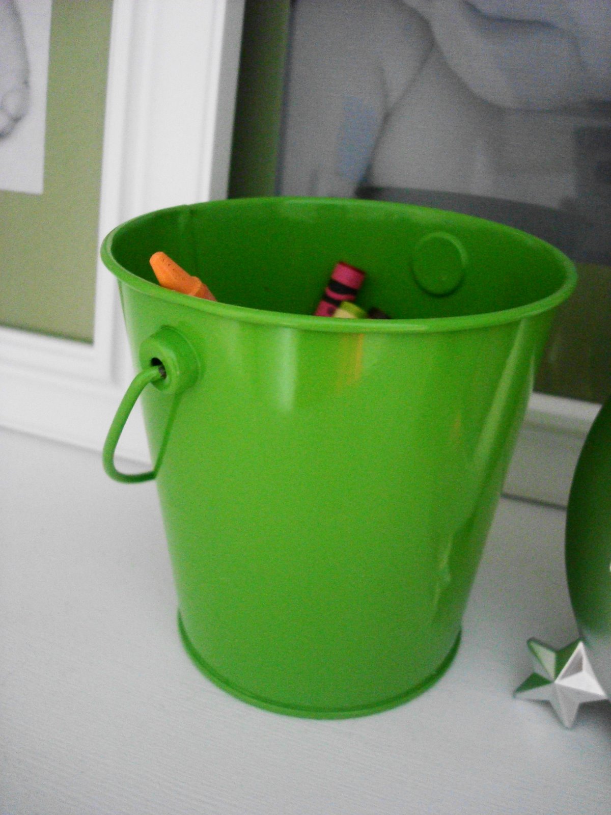 little pail for crayons