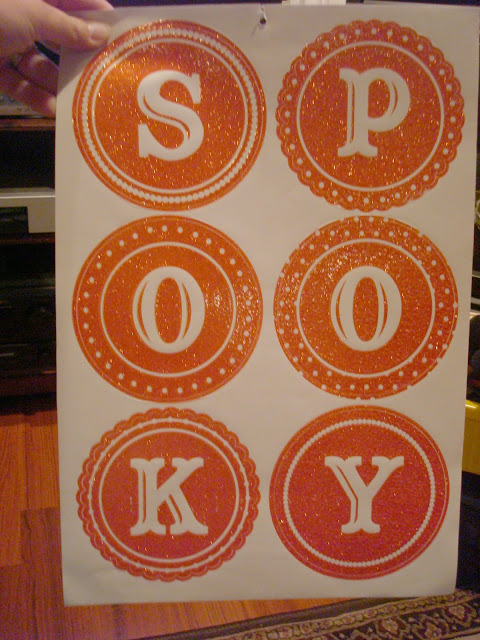 Use stickers for crafty Halloween sign