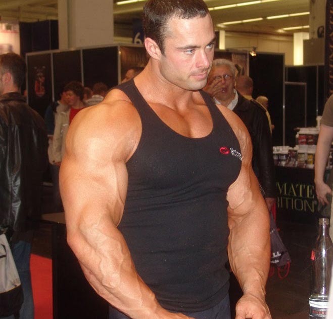 Frank MCGRATH В капюшоне